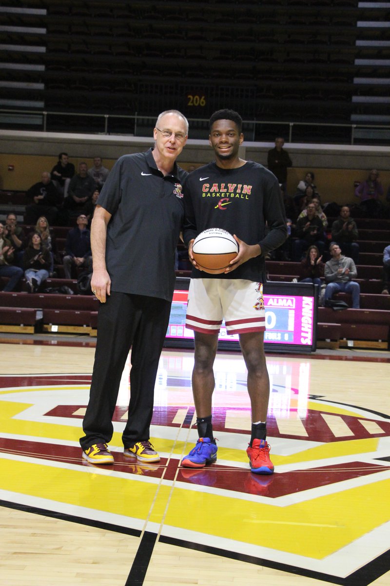 Was great to recognize <a href="/CalvinMensBball/">Calvin Basketball</a> senior Uchenna Egekeze in the pre-game today on hitting the 1,000 point plateau earlier this week, becoming the 28th player in program history to do so! #GoCalvin