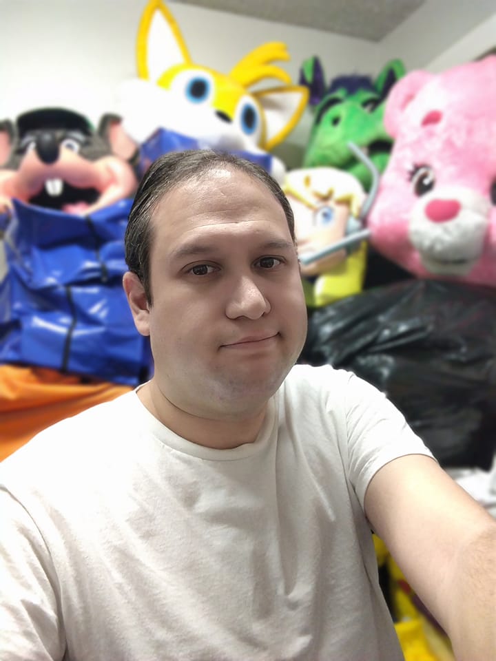 surferbrg's tweet photo. Testing out the camera of this Nokia G310 5G phone. Mascots wanted to join me in a selfie.
#mascot #mascots #mascotcostume #selfie #nokia #nokiasmartphones #cosplayer #cosplay #fursuiter #fursuit https://t.co/3Wy9NXMhiS