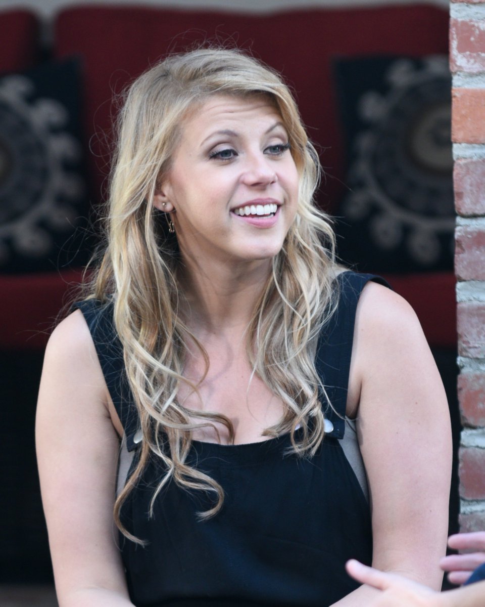 Happy belated birthday to Jodie Sweetin!🎂🎈🎉

Check out my "Worst Ever" posts about Jodie on IG for more.