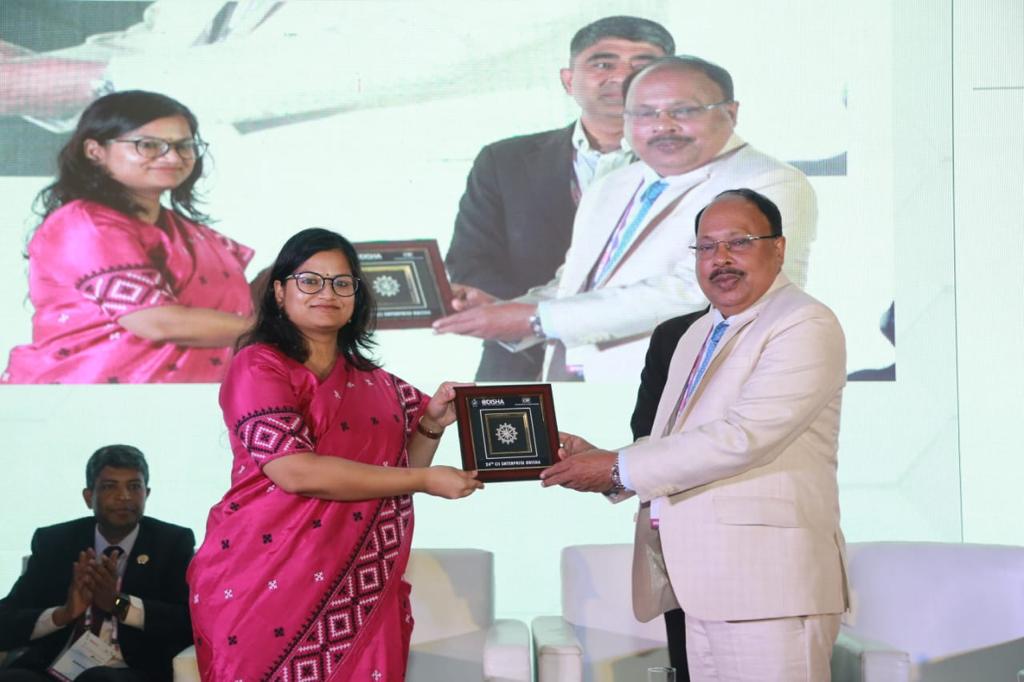 DmKalahandi's tweet image. Collector presented on opportunities in agriculture and food sectors in Kalahandi at 24th Enterprise Odisha event at Jharsuguda. She urged potential investors to explore and invest in the district.
@InvestInOdisha
#IPICOL
#IndustriesDepartment