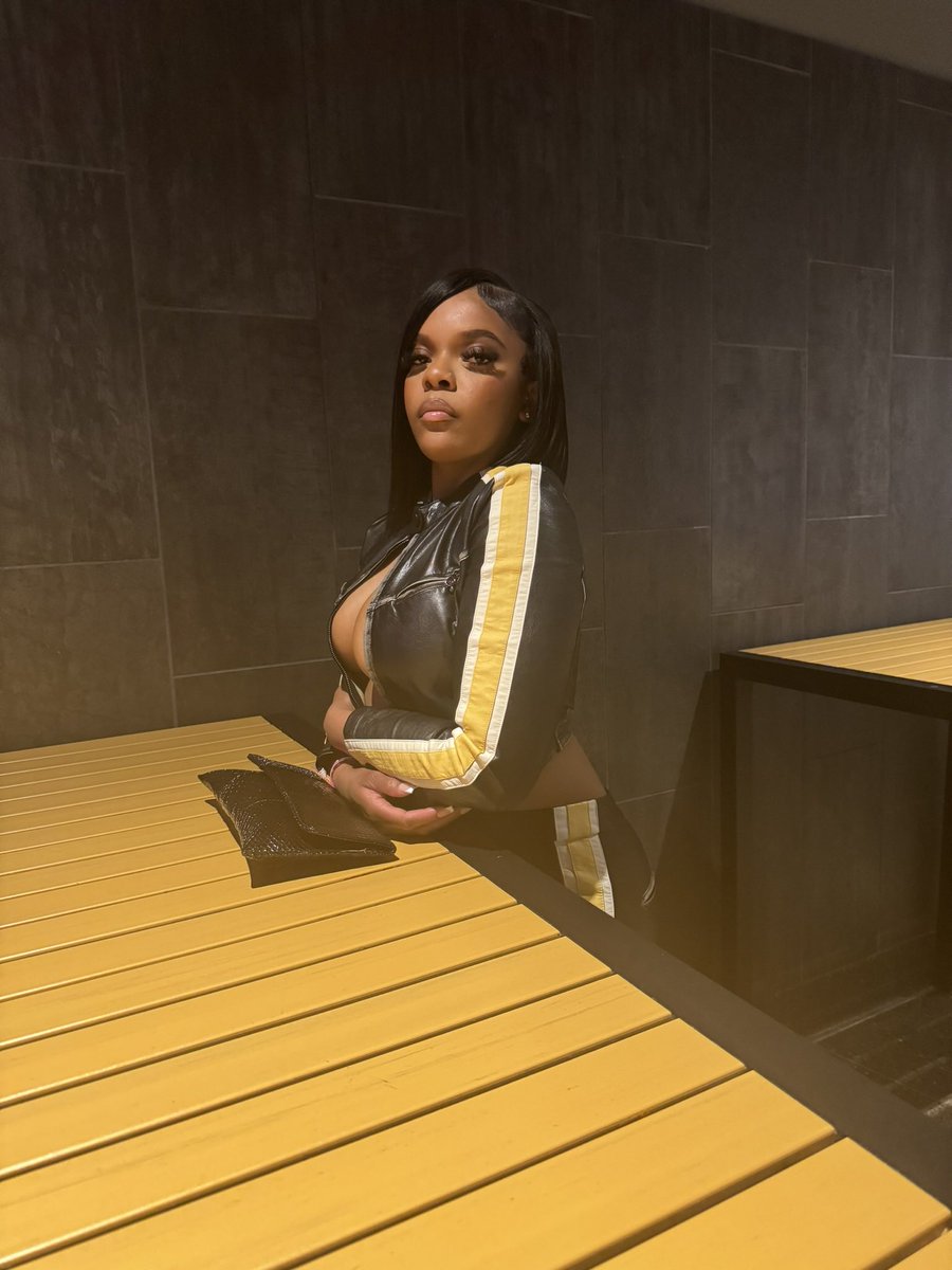 _LoveenKiara's tweet image. Girl U the 1 ❤️