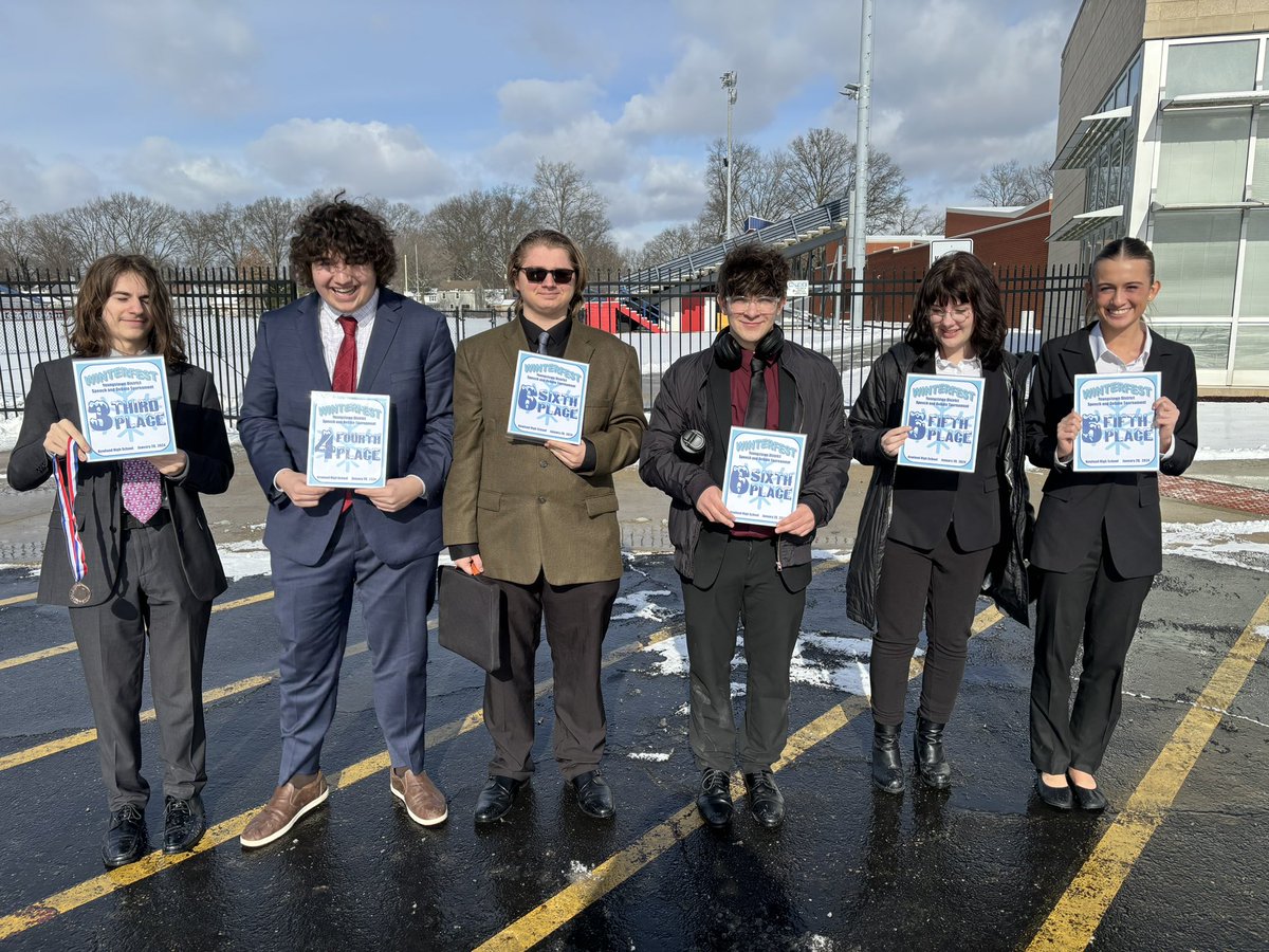 NHSpeech's tweet image. Congrats to the team members who placed at the Howland Tournament. Jasper R 3rd Hi, Robert W 4th Hi, Kenny F. 6th IX, Abraham A 6th Dec, Dawn H/Sierra R 5th Duo. Great job!