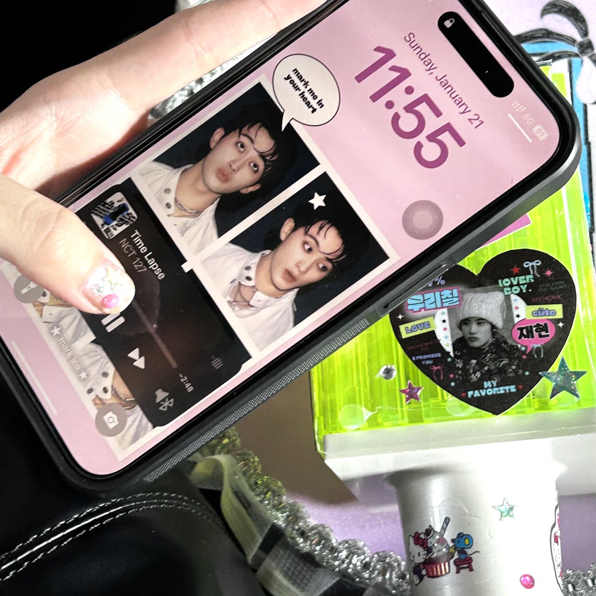 ⋆ tweet media