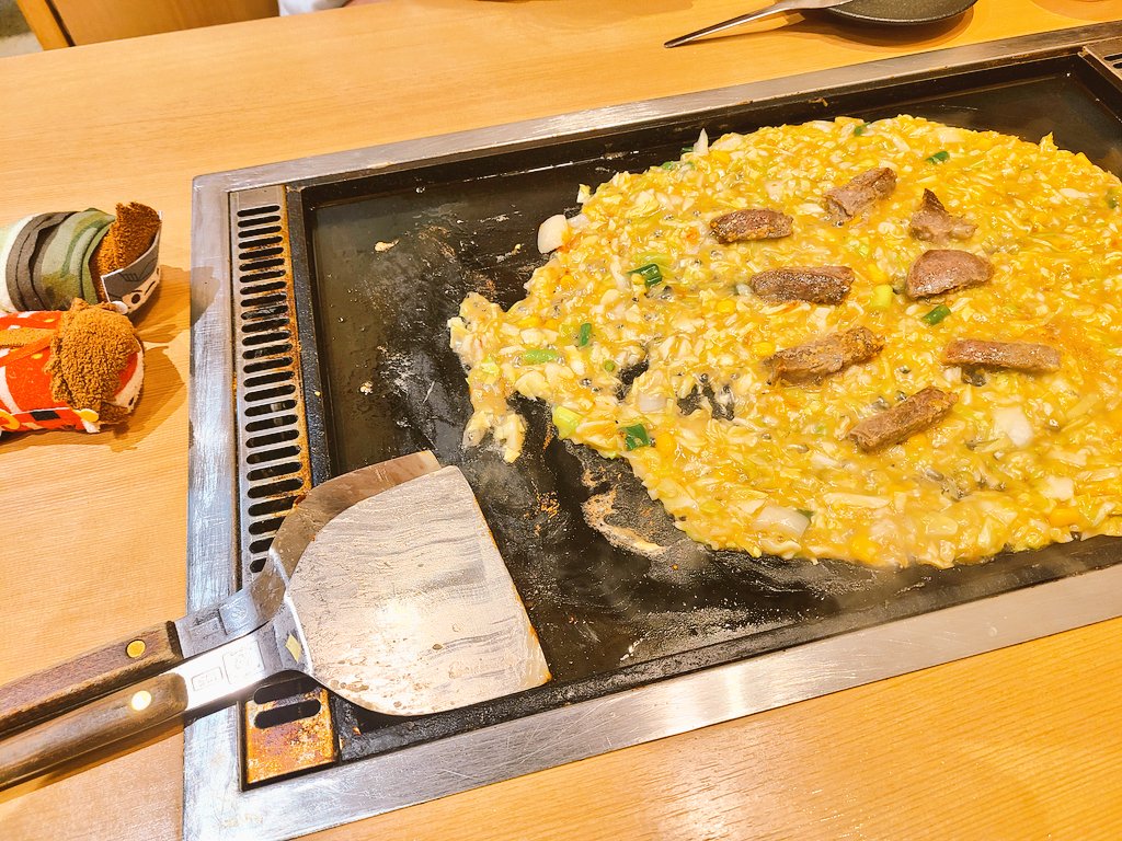 Nrm_ff14's tweet photo. 初めてもんじゃ食べた！！うまかった！！ https://t.co/AZ3ts4wohp
