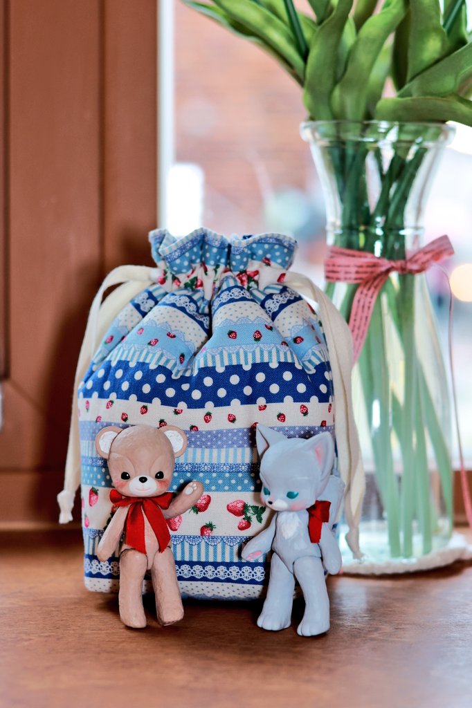 <a href="/B_9o_B/">고비</a> 
헤드파우치 이벵후기입니다💕

파랑..너무 체고! 이뻐요!
안도 폭신폭신, 폭닥폭닥!
제 축생 두 친구를 넣어 아무렇게나 다른 물건들과 에코백에 넣었는데 파우치가 충격에서 지켜줘서 아이들 다리가 멀쩡!!

평소엔부딪혀서 애들 다리가 항상 떨어져있거든요🥲(줍줍
담엔 스딩헤드를!!