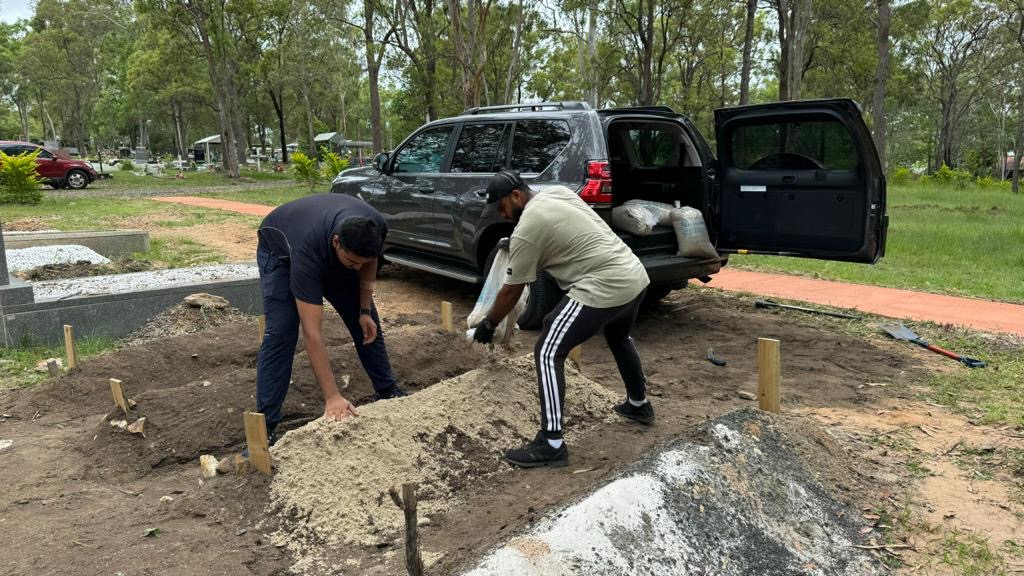 MKABrisbane's tweet photo. This practical involvement in the local community showcases Majlis Brisbane's commitment to making a positive impact beyond the mosque walls. Such events contribute to building strong bonds among members and highlight the importance of community engagement in Majlis's activities. https://t.co/qoabac4wHJ