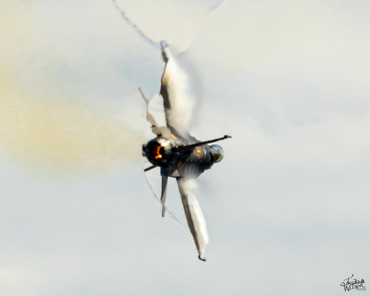 The F-16! . #vapor #vaportrail #f16 #f16viper #f16fightingfalcon #jet #fighterjet #aviationphotography #airforce #airshow #airshowphotography #aviation #airplane #military #shotoncanon #canon #eosr #photography #pictureoftheday #photooftheday #sigma #mylensrental #stuartairshow