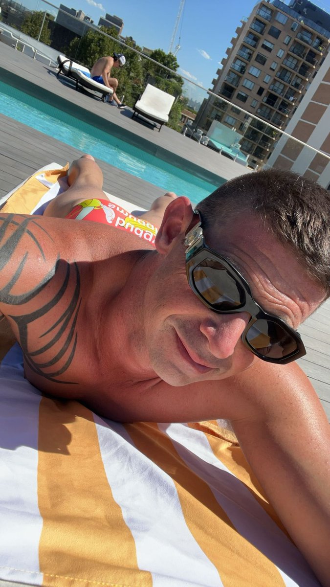 Mattyjchambers's tweet image. Getting some colour while hubby is at work 😊