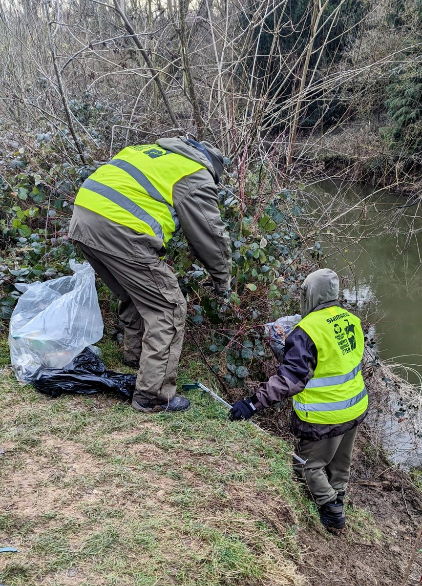 The members of Dorking & District Angling Society were on the River Mole yesterday in support of #AnglersAgainstLitter. They made short work of clearing rubbish from the river bank and pathways. #anglingtrust #environmentagency #shimanouk