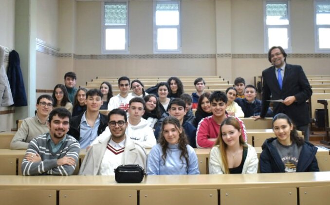 manuelmoralo's tweet photo. Con el grupo de Introducción al Derecho de 1° de ADE/Derecho de este Curso 2023/24.
Un grupo diverso en sus procedencias: Alcalá de Henares, Tenerife, Lanzarote, Portugal, Honduras, Colombia, Perú, Paraguay...
Y Extremadura, claro.
#UEX #Ecouex https://t.co/zQX37f3KhD