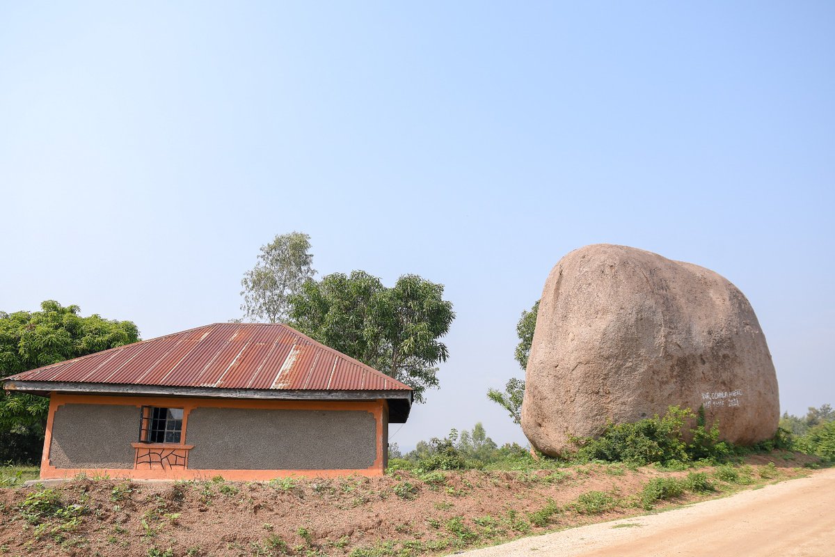 BillyMutai's tweet photo. 1/2 The iconic stones of Seme, area is believed to have been part of Lake Victoria's underbed before water retreated to deep beds hundreds of years ago. 
Just like Lake Baringo, Nakuru &amp; Bogoria, it is believed Lake Victoria will some day take back these stones &amp; land. https://t.co/eOjnUUWGhq