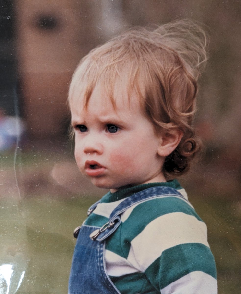 macergifford's tweet photo. It's my birthday today! ✌️☺️
My lord, my life has been an adventure so far.
From canoeing down the Congo River, campaigning against Mugabe, fighting ISIS and defending Ukraine. I'm lucky to be alive.
Thank you all for following &amp; being there for at least some of the journey! 💙 https://t.co/Hw1jQgsGeH