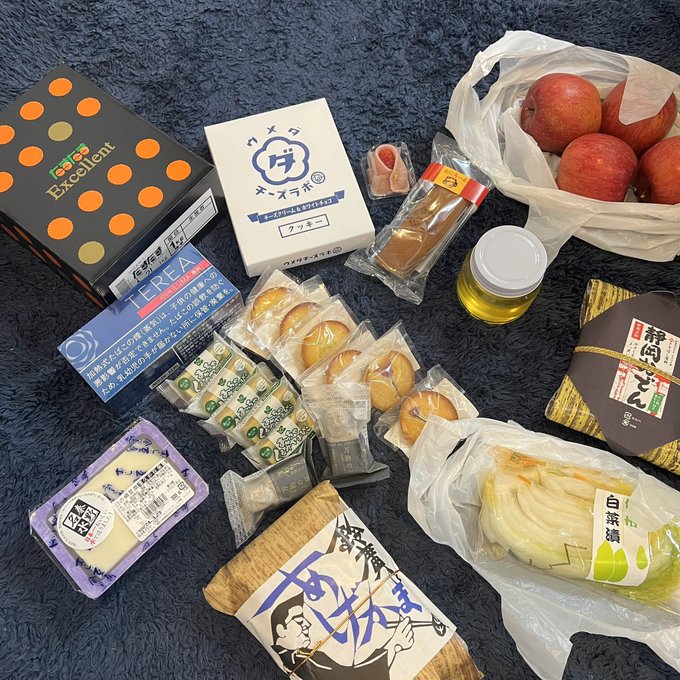 昨日は D＋黒木歩e個人撮影会 にご来場いただきありがとうございました✨ うちの撮影会、ご参加された方でご希望ある方は昼食会が無料で付いてきます💕 毎回ご飯はロケ弁で人気の「鳥久」さんのお弁当💕 豪華でしょ〜✨✨うふふっ✨ 沢山お土産もいただきほくほくな土曜日でした💕皆んな大好きだぞ💕