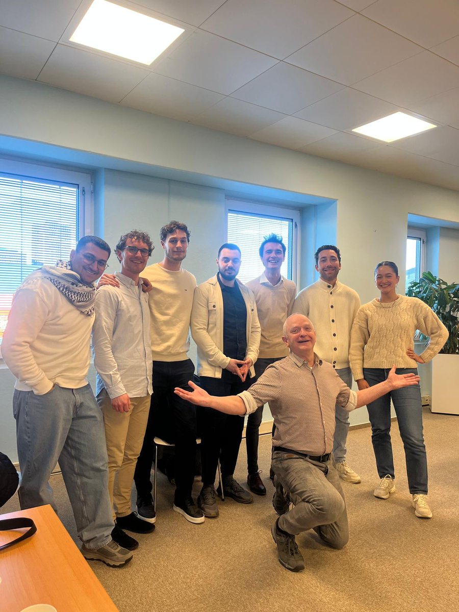 Bij een geslaagde eindbijeenkomst van het Project Opgavegericht Werken in samenwerking met gemeente <a href="/Almere/">almere</a> hielden studenten veranderkunde van de <a href="/HvA/">Hogeschool van Amsterdam (HvA)</a> een presentatie over het inzetten van studenten bij gemeentelijke vraagstukken en opdrachten.