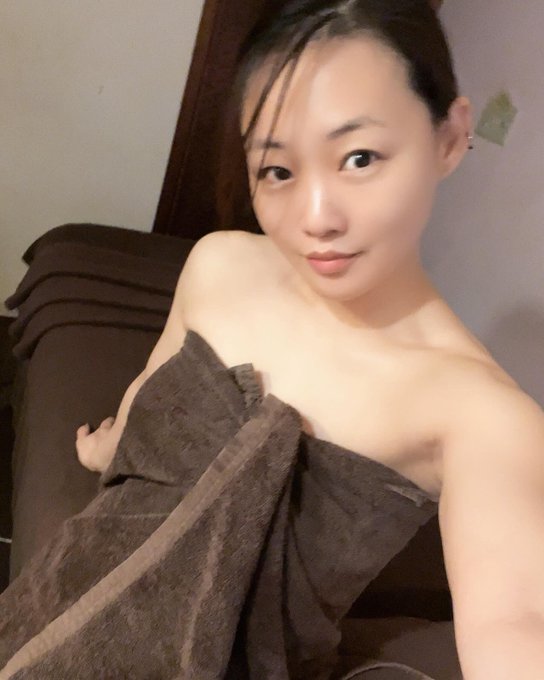 んで今日は体メンテ行ってきました✨💕 いつも担当の女の子に汗だくでメンテしてもらって感謝です✨ ありがとっ💕 https://t.co/RgdhqHQ1me