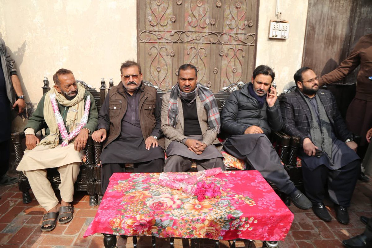 mujtabashah44's tweet photo. امیدوار قومی اسمبلی حلقہ #NA151 سید علی موسیٰ گیلانی کی یونین کونسل 71 بھینی مستانہ چوک آمد
ملک اسلم کھوکھر، ملک اجمل کھوکھر نے ساتھیوں سمیت ن لیگ چھوڑتے ہوئے سید علی موسٰی گیلانی کی قیادت پر اعتماد کرتے ہوئے پاکستان پیپلزپارٹی میں شامل
@SyedMusaGillani 
#MultanMainTeerChalega https://t.co/NdA5y1WTOB