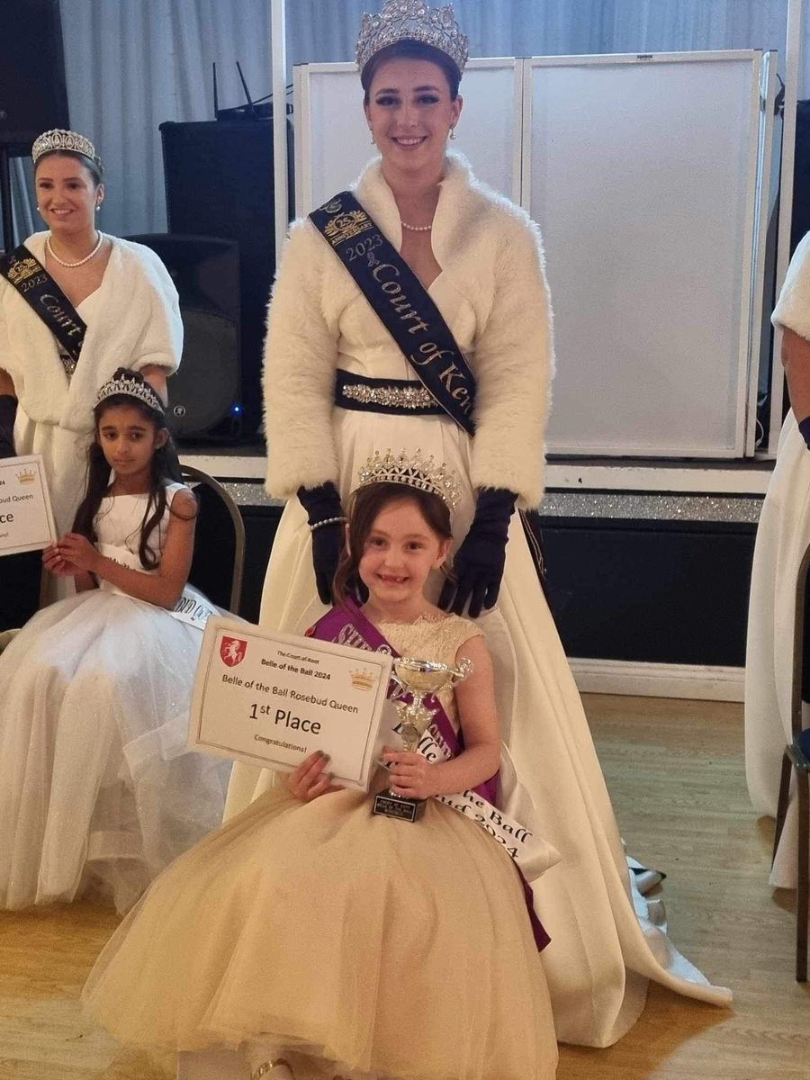 ShellEllis's tweet photo. @QueenboroughSN 
Delilah-Beau came 1st place for 2024 Belle of the ball Rosebud 🩷 https://t.co/hpbsbYGSBS