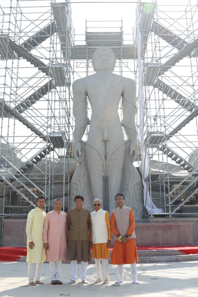 PiyushGoyal's tweet photo. आज गुजरात प्रवास के दौरान सोनगढ़ स्थित श्री दिगंबर जैन स्वाध्याय मंदिर में दर्शन कर आशीर्वाद लिया।

पंचकल्याणक प्रतिष्ठा महोत्सव में उपस्थित जनों को संबोधित कर परिसर का अवलोकन भी किया। https://t.co/Yfgs49bUHp