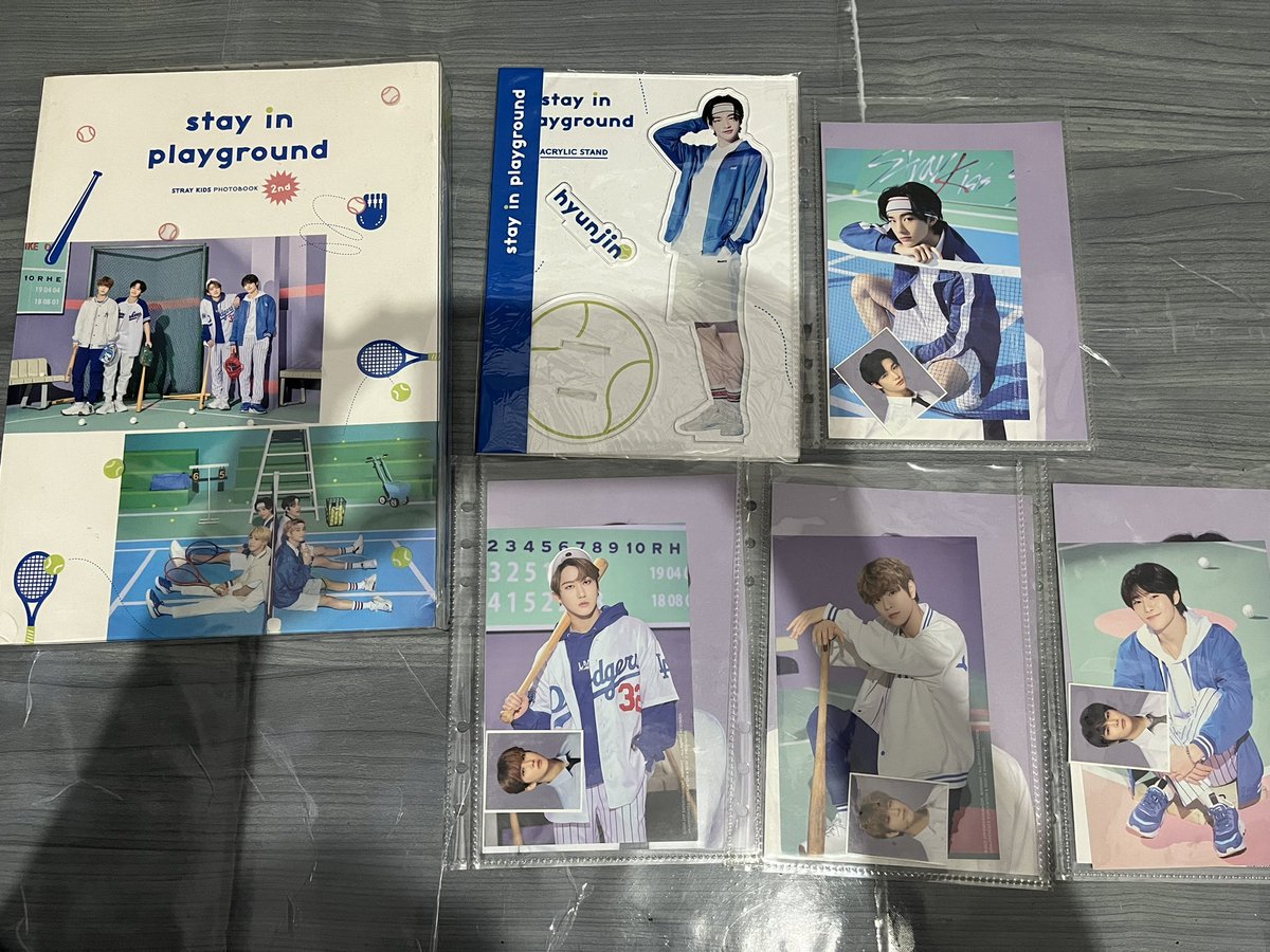 hellohynjn's tweet photo. Pb+popup card+poster 150k
Hyunjin acrylic stand tinggi 20cm 350k
Postcard set 25k/member https://t.co/T3rA2SRe2O