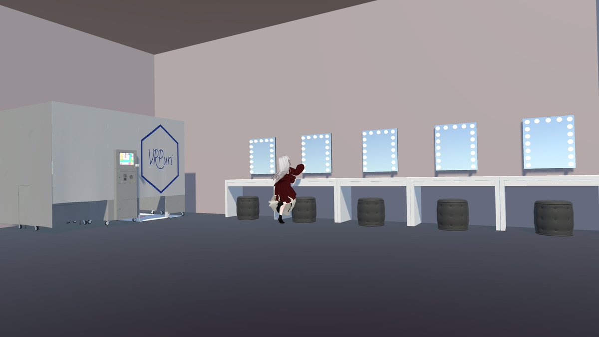 yilingvr's tweet image. ぶいぷりっ！
By れぐふぉい

これはすごい技術っ！
プリクラにラクガキできるし
出来上がった写真を
カメラを球体に突っ込むと
3枚目のように撮れる！！
Quest対応だし、ぜひ行ってほしい！！

#VRChat 
#VRChat_world紹介