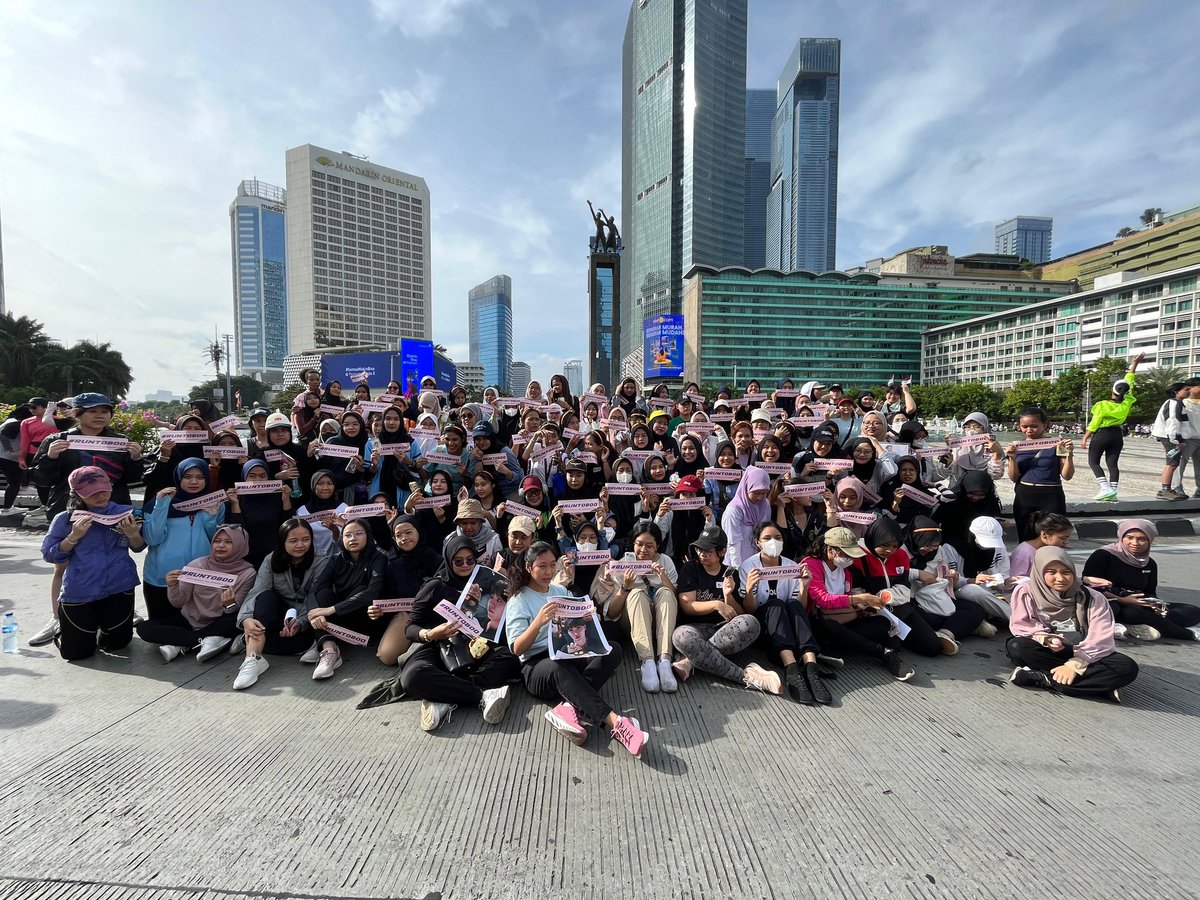 vernotnline's tweet photo. SUPER SERU #RunToBoo 🧡🍊🏃🏻♀️ https://t.co/rVZmMEjg4p