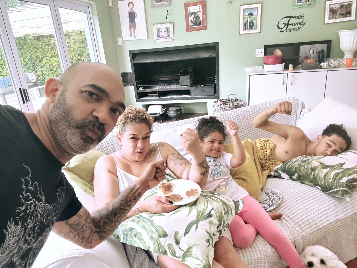 scholāris tweet media