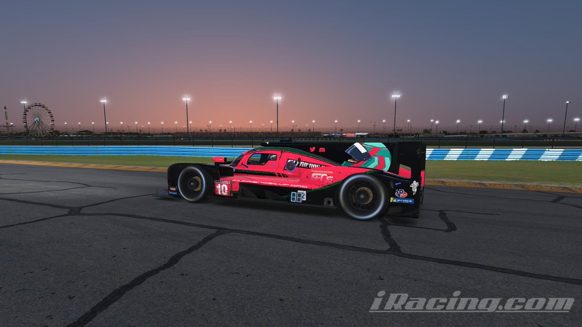 ¡Seguimos liderando con el LMP2! 

A falta de poco más de seis horas y media contamos con una ventaja de unos 30" respecto a los perseguidores.