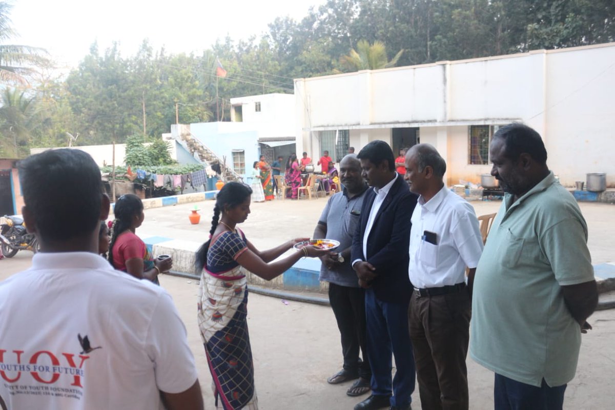 UnityofYouth's tweet photo. Highlighting the  visit of Chief Guest NSS State Cell Officer Mr.Senthil Kumar, Periyar University NSS Director Mr.Prakash, Manonmaniyam University NSS Program Officer Mr.Velaiappan, and representatives from Don Bosco Retreat, Father John Wilson, Mr.Selva Kumar, and Mr.James. https://t.co/kmgN5GwNYA