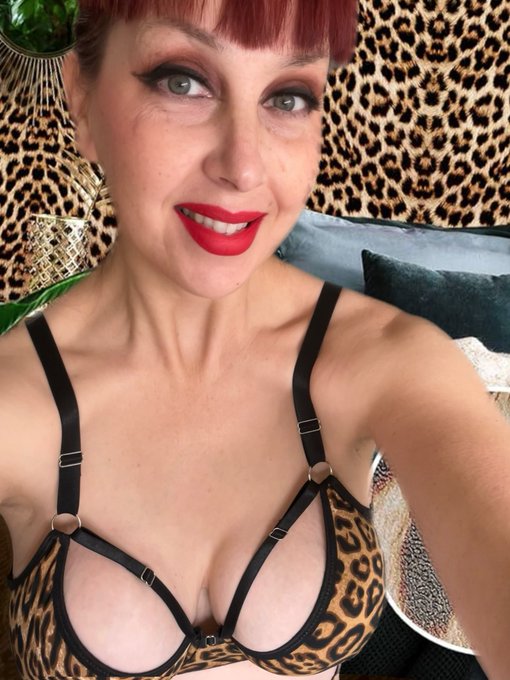 Got my hair pulled back and ready to roar like the wild girl that I am 🐾 https://t.co/EnwO6HHXs6<a href="/tag/goodmorning"class="tags"><span>#goodmorning</span></a><a href="/tag/bedtimebliss"class="tags"><span>#bedtimebliss</span></a>