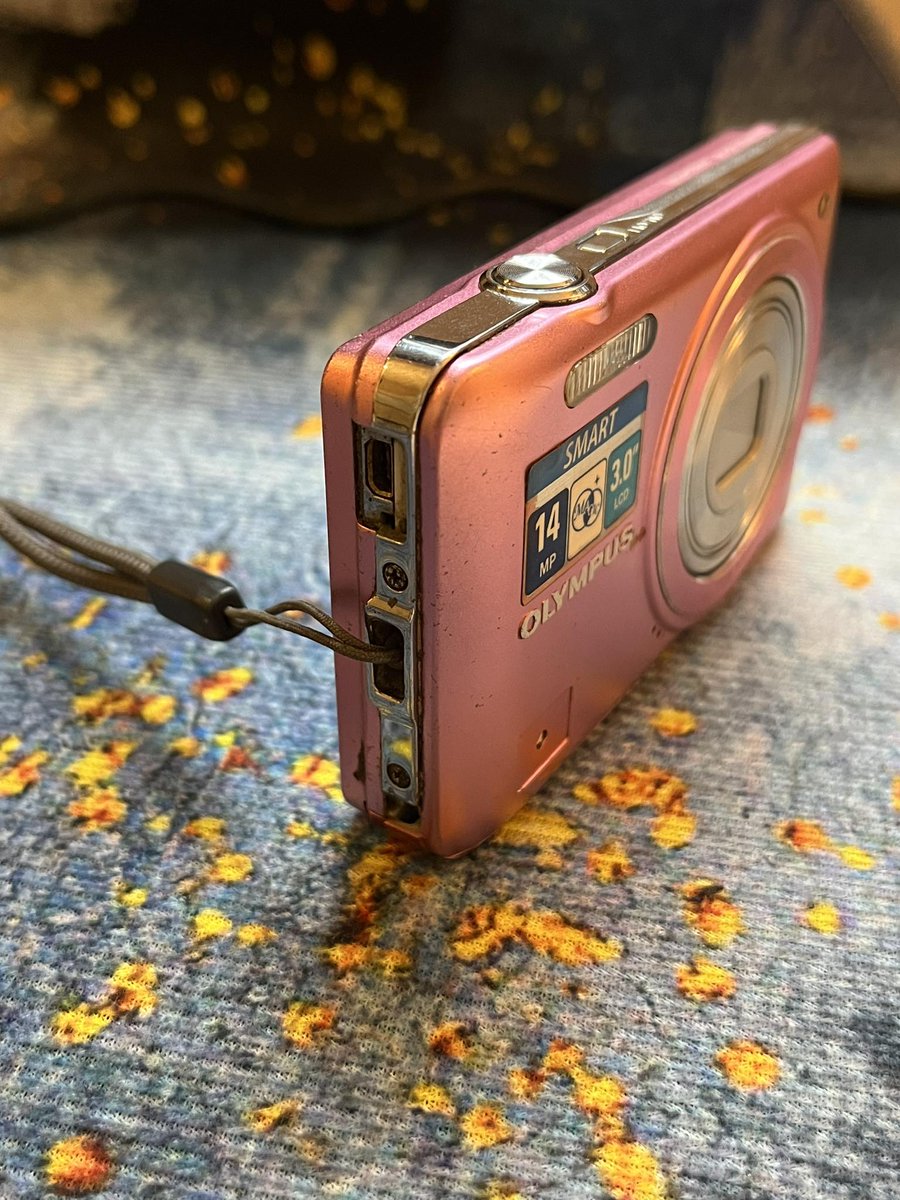 MosaMart's tweet photo. wts lfb
Buy at your own risk

Olympus Digital camera (UNTESTED)
may or may not be working

unit only (no battery, no charger, &amp; no SD card)

Mode of payment: Gcash

Mode of delivery: SDD or S/CO

Loc: Commonwealth, QC
Tags: digicam Olympus camera pink kpop ph https://t.co/Zr9GxwV4mN