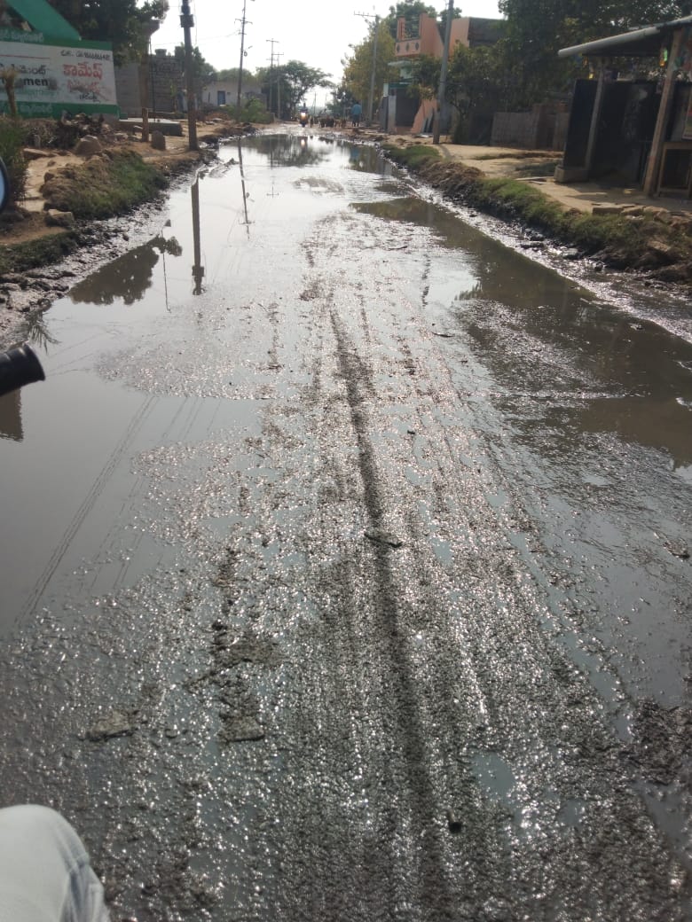 akepogu_babu's tweet image. కర్నూలు జిల్లా కోడుమూరు నియోజకవర్గం కోడుమూరు మండలంలో కోడుమూరు నుండి గోరంట్ల గ్రామం మీదుగా లద్దగిరి గ్రామానికి పోయే రోడ్ల దుస్థితి. 
#JSPforAP_Roads 
#HelloAP_ByeByeYCP 
#HelloAP_VoteForJanaSenaTDP 

@PawanKalyan  @mnadendla  @JanaSenaParty  @NagaBabuOffl  @JSPShatagniTeam