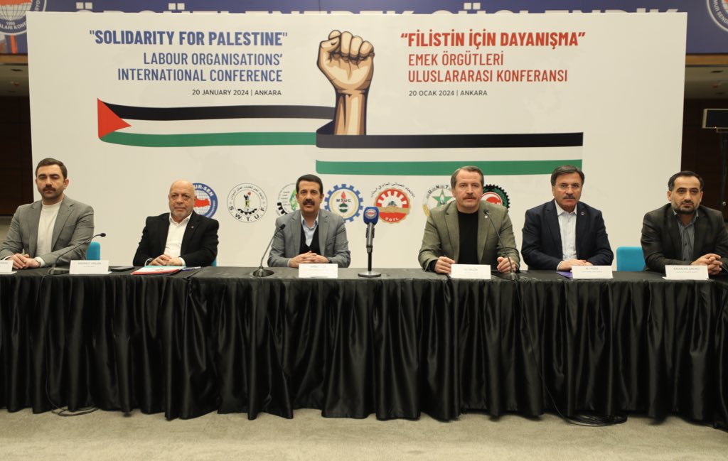 _aliyalcin_'s tweet photo. ‘Filistin İçin Dayanışma Emek Örgütleri Uluslararası Konferansı'nı icra ettik.

▪71 ülkeden katılan 103 konfederasyon ve 5 bölgesel emek örgütünün temsilcileriyle videokonferans toplantısında bir araya gelerek İsrail'in Filistin'de uyguladığı soykırıma karşı tek bir ağızdan tepkimizi göstererek meselenin çözümüne katkı için emek örgütlerinin yapması gerekenler noktasında istişarelerde bulunduk.

▪Konferansımızın sonuç bildirgesi yayınlanacaktır. 
▪️Yaşanan insani krize, soykırıma karşı ortak hareket için uluslarası emek örgütleri dayanışma içerisinde olacak.
▪️Emek Örgütleri, oluşturulacak olan platform ve ortak hareket ile soykırıma dikkat çekecek, uluslarası boyutta her kurumu, herkesi sivil ölümlerin önüne geçmeye, İsrail’e karşı insanlığın yanında durmaya ve sorumluluk almaya davet edecektir.

▪Memur-Sen ve Hak-İş olarak birlikte ev sahipliği yaptığımız konferansa katılan ulusal ve uluslararası konfederasyonların ve bölgesel emek örgütlerinin başkanlarına/temsilcilerine şükranlarımı sunuyorum.

“ Susma haykır, soykırıma hayır! ”
“ İnsanlık onuru, Siyonizmi yenecek! ”

@MemurSenKonf | @MemurSenEng |@MemurSenFr | @MemurSenAr