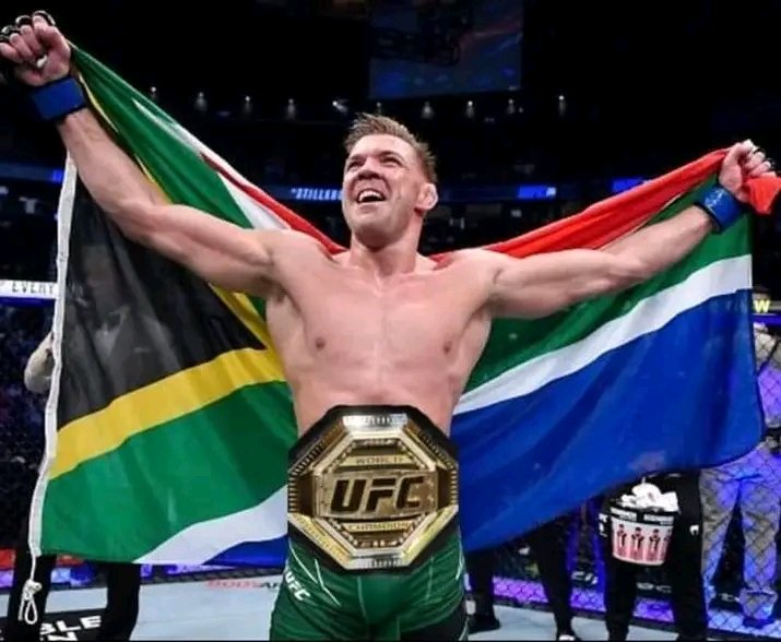 MDNnewss's tweet photo. HISTORY..🇿🇦🇿🇦

Dricus du Plessis is the first South African champion in UFC history with a split decision win over Sean Strickland

#UFC297 #Dricus https://t.co/oLKkDLiQmJ