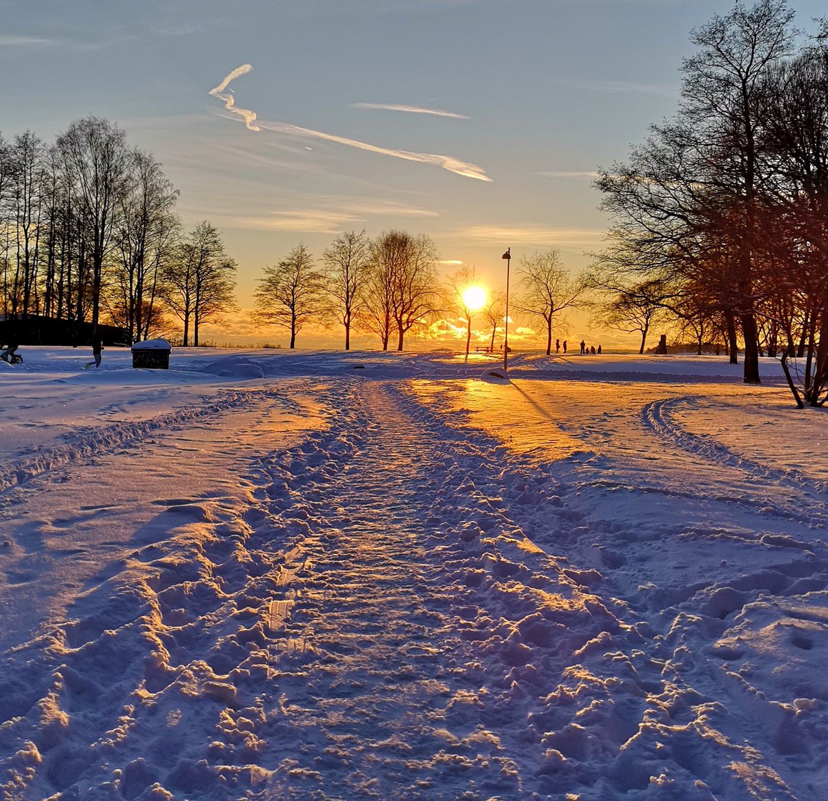 Winter sunset #Helsinki #Finland #photography #StormHour #travel #Photograph #weather #nature #sunset #photo #landscape #Winter #Snow #weekend #SundayMotivation #SundayThoughts #sunsetphotography