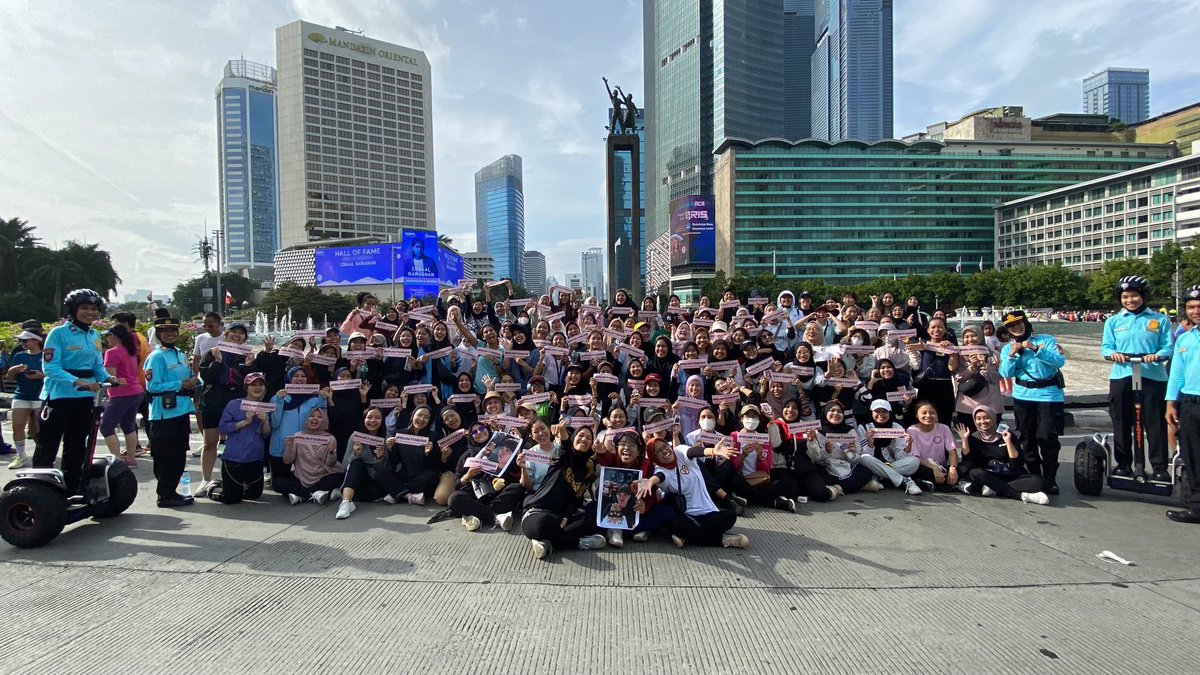 lambeseungkwan's tweet photo. Guys benerannn mau berterimakasih buat yang udah hadir acaraa HSBS #RunToBoo Ini 😭✨. Acara sederhana dan gak banyak kegiatan dan hadiahnya. Tidak expect kalau yang hadir akan sampai 100 orang lebih. Terimakasih udah mau memeriahkan ulang tahunnya seungkwan. https://t.co/a1351NCKdN