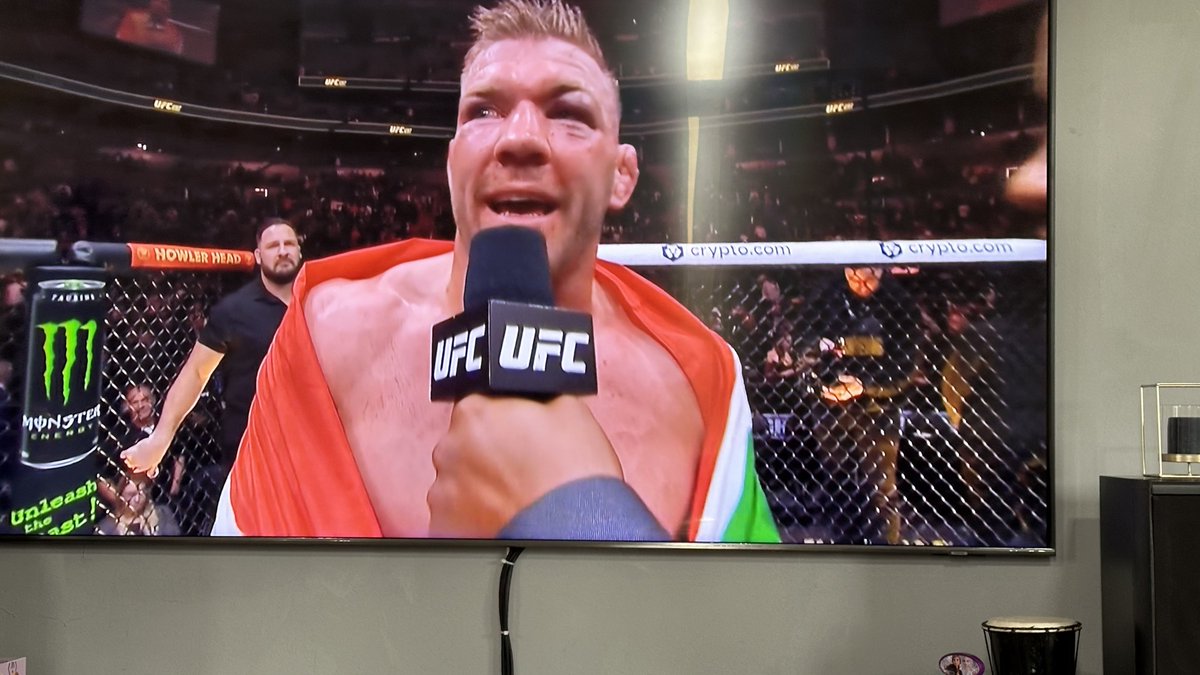 Such respect <a href="/dricusduplessis/">Dricus Du Plessis</a> what a champion! #UFC #UFC297