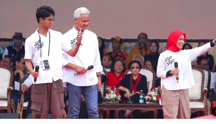 Bandung lautan pendukung <a href="/ganjarpranowo/">Ganjar Pranowo</a>-<a href="/mohmahfudmd/">Mahfud MD</a> 

#GasssGanjarMahfud