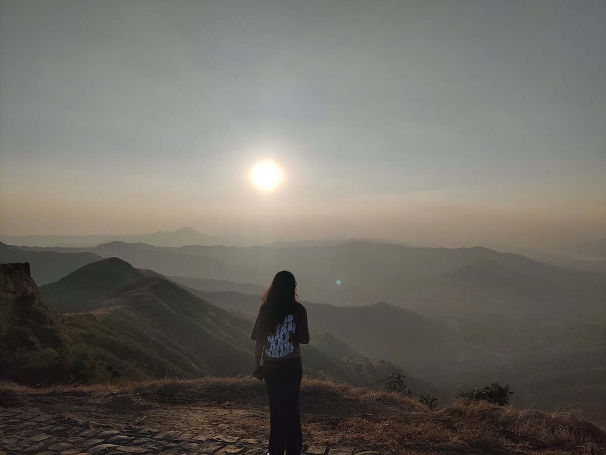 _shivaneesharma's tweet photo. Singhad fort, Pune 🌄 https://t.co/ZJ8uPgpWcp