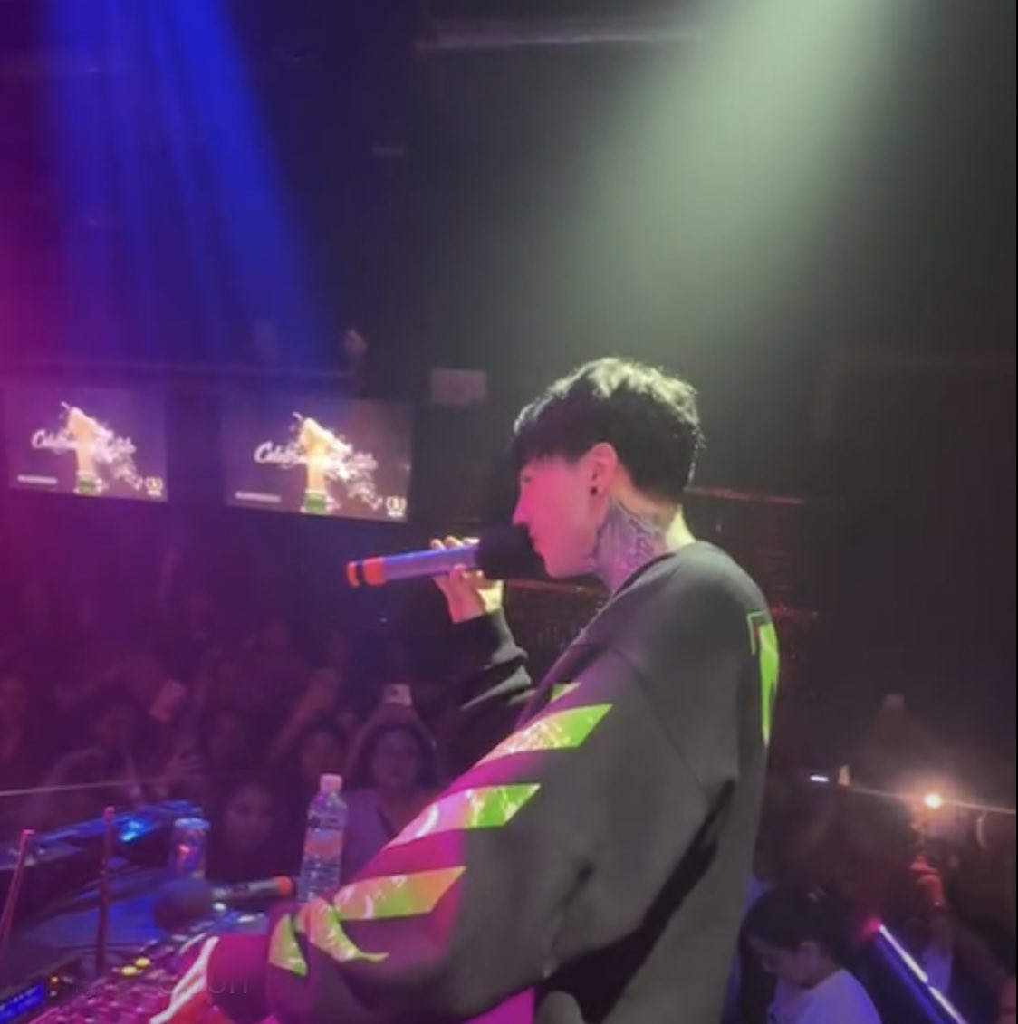 KimTeukChul's tweet photo. Cada día mas orgullosa, mas feliz de ver a DJ CRY 🖤 https://t.co/xhTV5sTfbP
