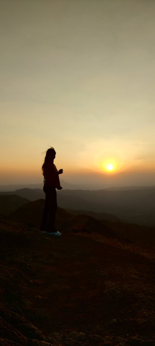 _shivaneesharma's tweet photo. Singhad fort, Pune 🌄 https://t.co/ZJ8uPgpWcp