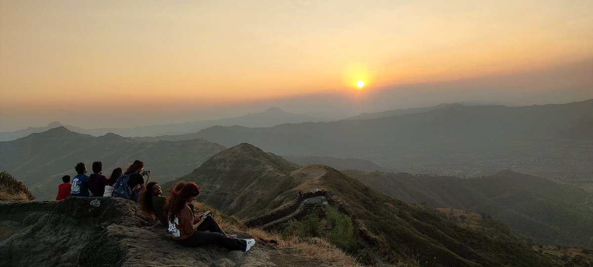 _shivaneesharma's tweet photo. Singhad fort, Pune 🌄 https://t.co/ZJ8uPgpWcp
