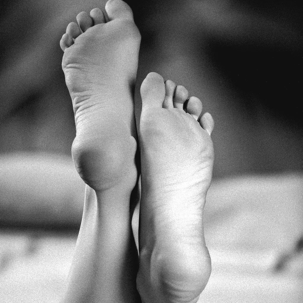 cyndyn_games's tweet photo. Stranger Feets #FeetFridays #feet #foot #pies https://t.co/M1YWM7QZ5W