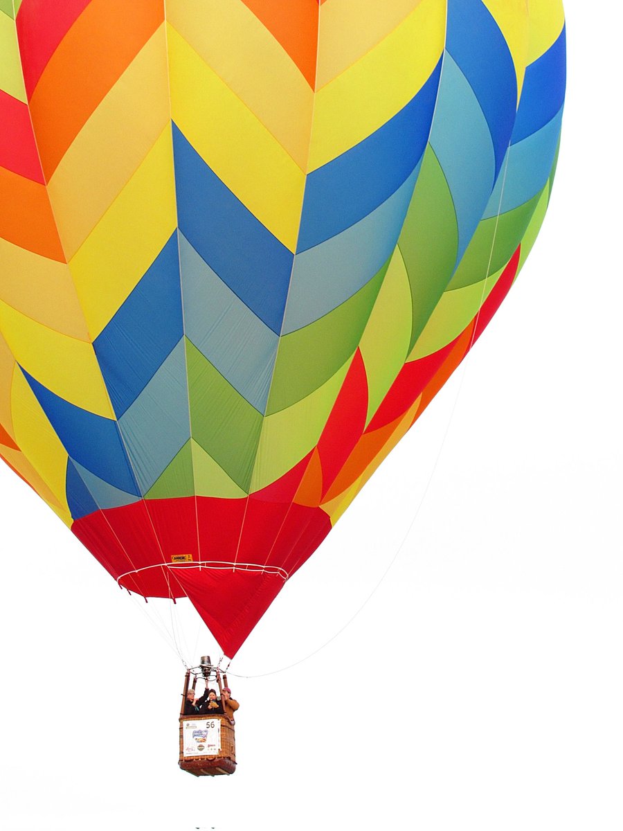 LaEricaTNHerald's tweet photo. The 2024 #HavasuBalloonFest welcomed hot air balloon pilots from across the country. The four-day festival and fair, which began on Thursday, will wrap up by late Sunday afternoon.

Lake Havasu City locals and visitors were filled with awe as balloons ascended all across town. https://t.co/J2CxVRLpDf