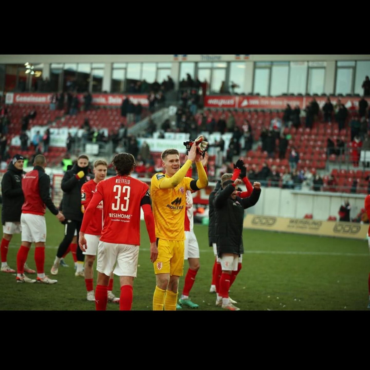 Philipp Schulze via IG 📷 

Ich konnte mir keinen besseren Tag für mein Profi-Debüt aussuchen, wie der heutige Tag.
Danke an die großartige Unterstützung, wir machen weiter #nurzusammen❤️🤍 

#LoanWatchWOB