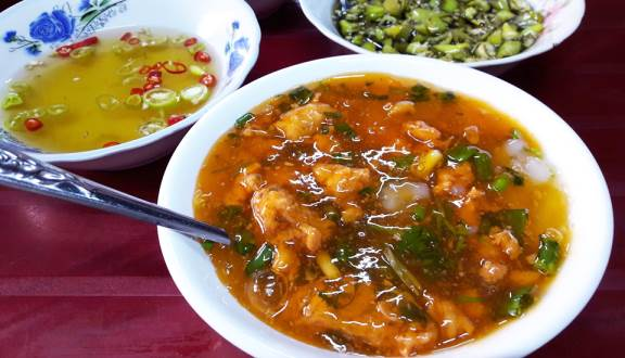 testusername4's tweet photo. Banh Canh Nam Pho - One of the best foods in Hue Vietnam - Famous delicious dishes that you must try

- Another must-try Hue food is banh canh Nam Pho (Nam Pho thick noodle soup). This dish is an impressive Hue appetizer or a perfect breakfast choice for the day ahead.

- This hot soup is served with thin pork belly slices and shrimp on top, with a naturally sweet broth made of crab and shrimp. Fresh herbs are added to enhance the aroma, making it even more delectable.