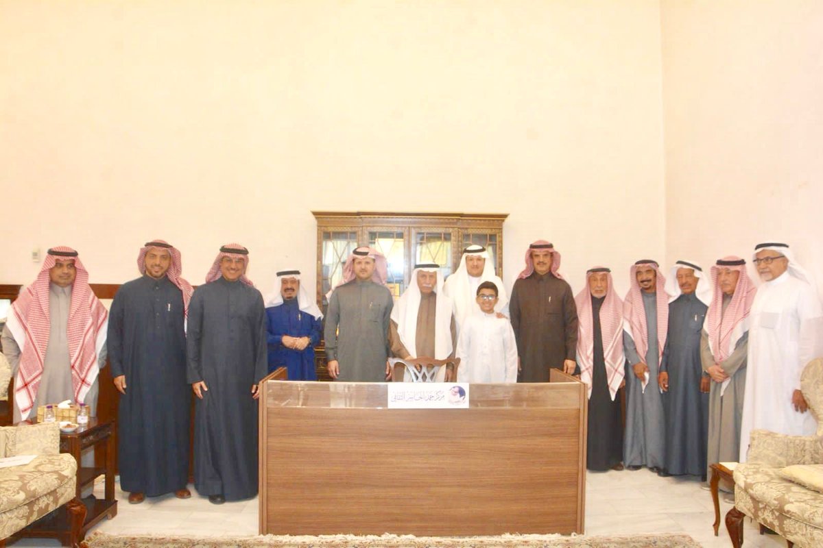 aljasser_office's tweet photo. بصمت رحلت..
وعن كلّ ضوء نراك ابتعدت..
كذلك كنت..
كذلك صرت..
لأنّك ذاك الصباح الوضيء..
وذاك الجلال الذي لن يفيء..
فرحماك ربّي بمن كان دومًا فنارَ عقول إليه تجيء..
تسجيل ندوة الوفاء لأستاذ الجيل أ.د.محمد الهدلق -رحمه الله-، المنعقدة في "دارة العرب":
https://t.co/u0DcefcXyi https://t.co/5WcToxpt4F