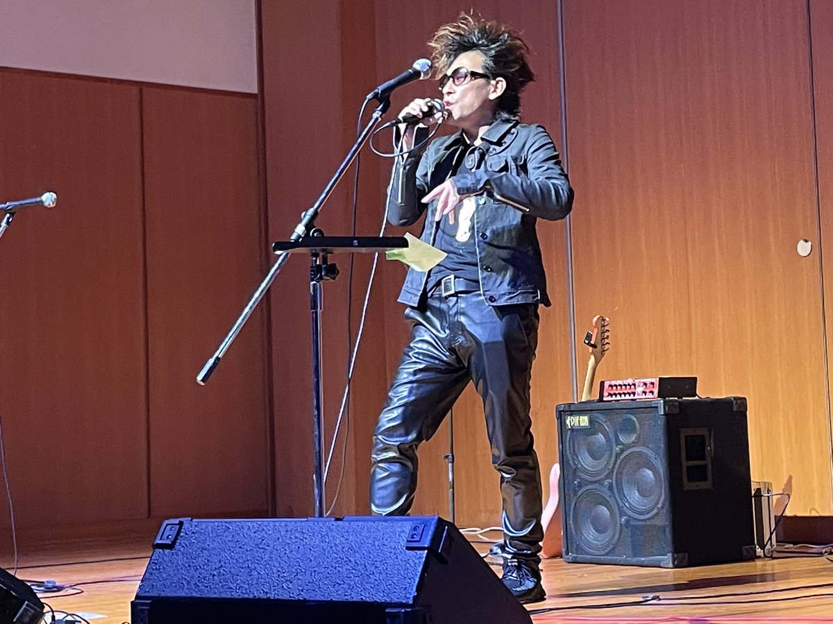 INBrecord's tweet image. No.16はラジオDJや多彩な活躍の内田晶雄さん❣️今回は井上先生が作曲をされた2曲を熱唱、「ザリガニ君ごめんね」ではなんと瞳先生とのコラボも✨️2人の熱唱に拍手喝采でした👏 #ボーカル教室 #音楽好きさんと繋がりたい #ボイトレ #歌ってみた #ボイストレーニング #弾いてみた #ギター教室