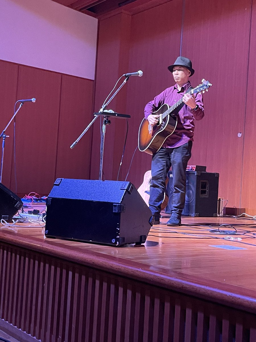 INBrecord's tweet image. No.17は玉置義明さん❣️今回は、前回とは違いまた新たに「アイ」と「MOTHER」の2曲を弾き語りでしっとり聴かせて下さいました🎸いつも新しい可能性に次々と挑戦する玉置さん、抜群の安定感でした🥰 #歌ってみた  #ボイトレ #音楽好きさんと繋がりたい  #ボーカル教室 #ギター教室 #弾いてみた