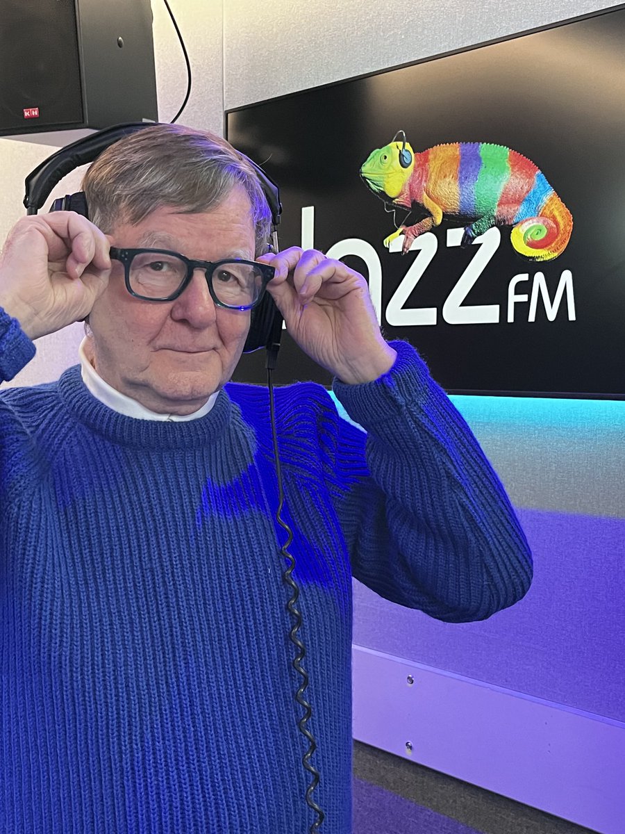 RobbieVincent's tweet photo. Weather never stops play in the #MusicGarden! It is always just right. Join me on @jazzfm 1-3pm to hear the finest of #Jazz #Funk #Soul and much more. Chosen by my very own ears with you all in mind all #RealMusic from #RealMusicians #RobbieVincent #JazzFM #IfitMovesFunkit https://t.co/oNZOCYdoDd