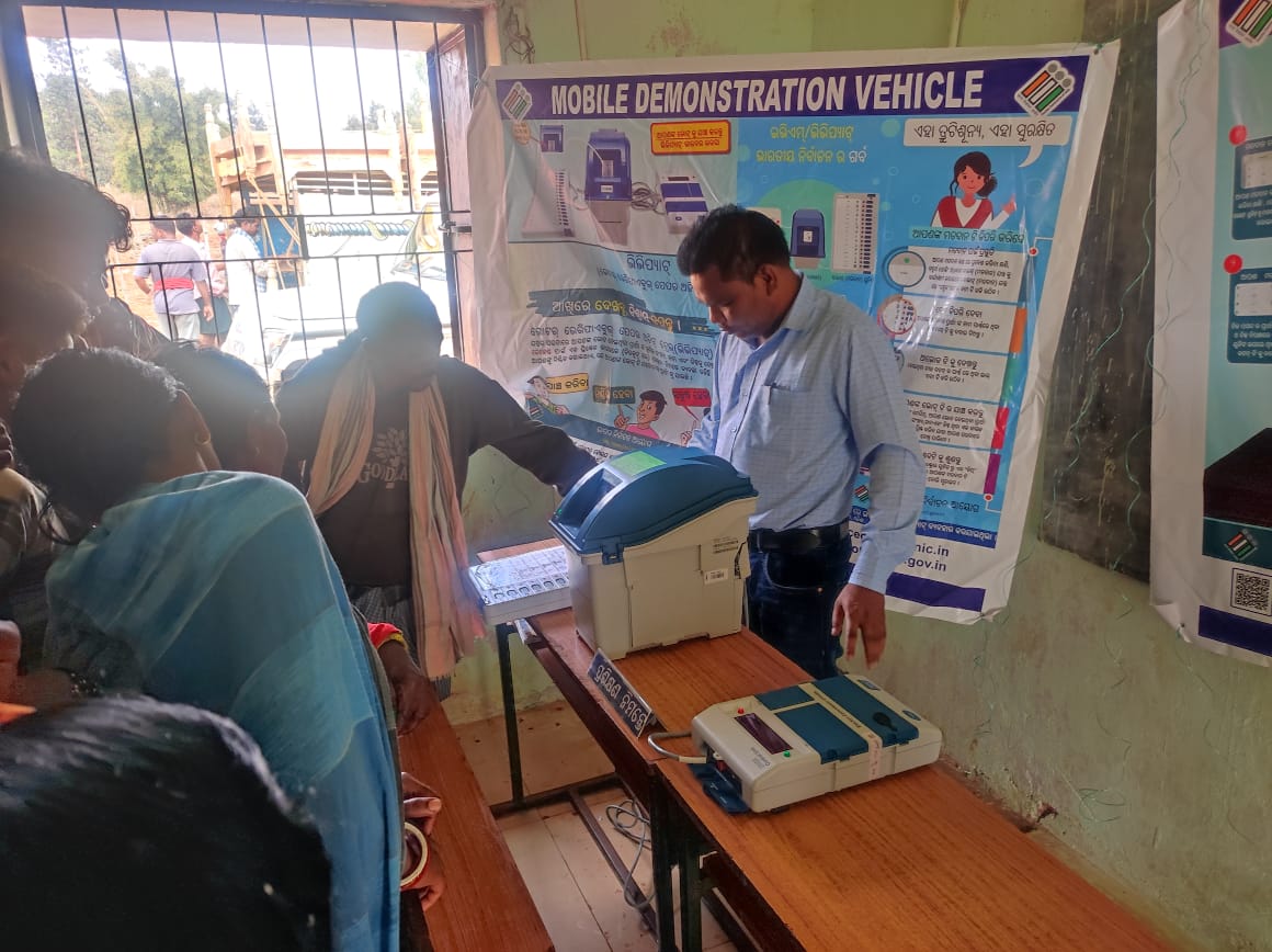 EVM &amp;VVPAT Training cum demonstrations at varrious Election Booth of kashipur block.<a href="/DM_Rayagada/">Collector & DM, Rayagada</a> <a href="/OdishaCeo/">Chief Electoral Officer, Odisha</a>